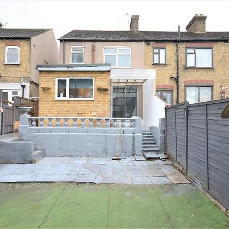4 Bedroom House In East London Exterior photo